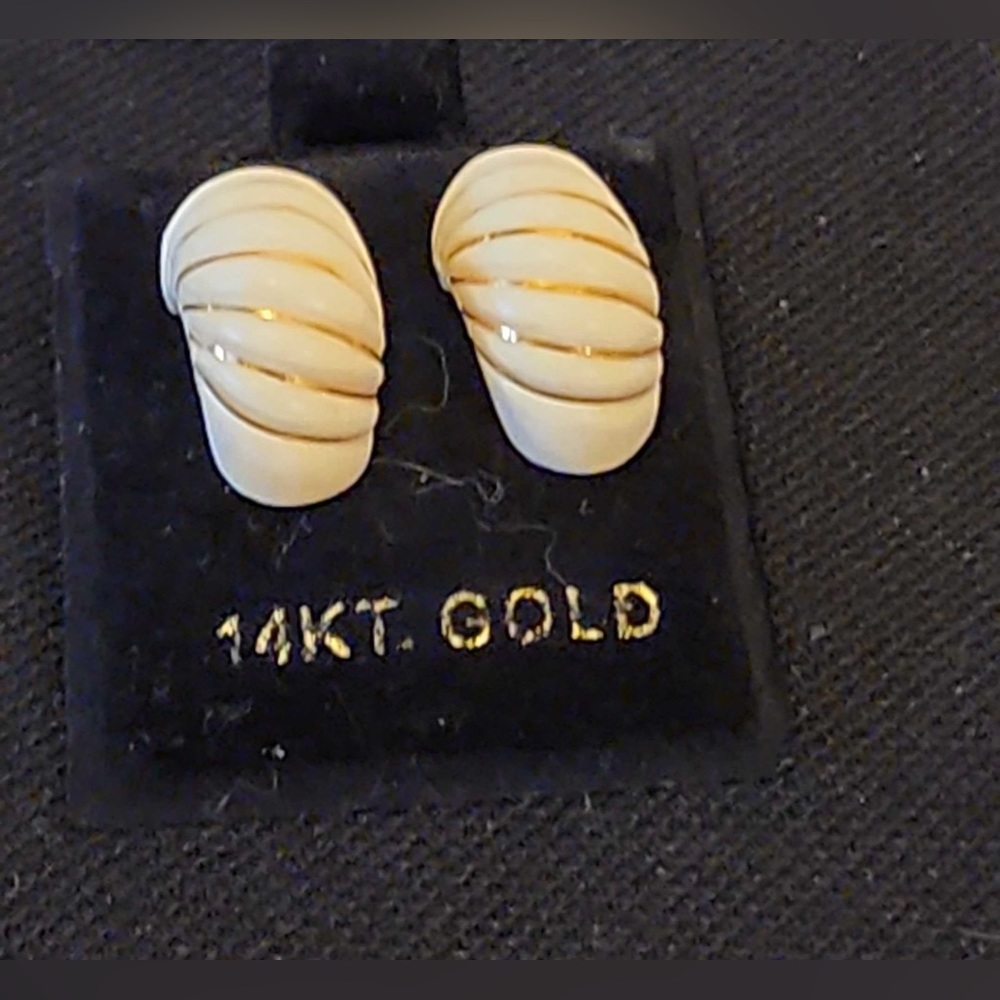 14K Solid Yellow Gold White Enamel Ribbed Shrimp Style Earrings